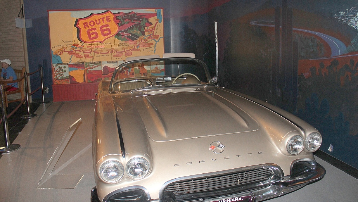 Click to Enlarge-Esc to Close EventPhotos/Route66/02-Corvette Museum.JPG